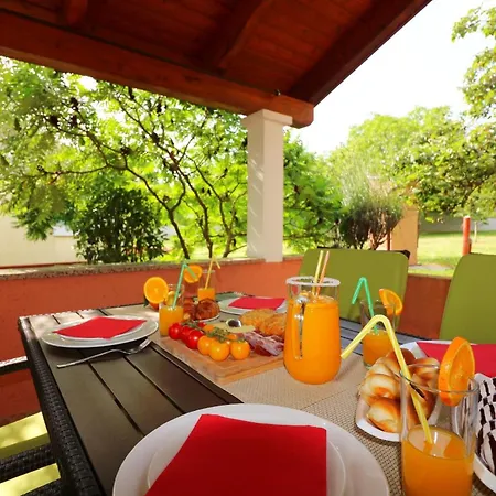 Melisa 5 Holiday home *